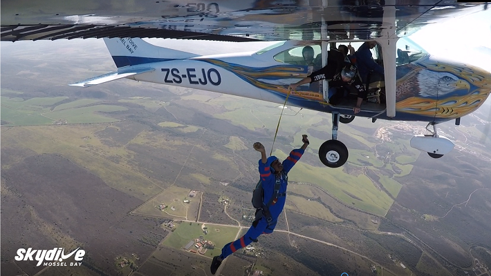 Skydive Mossel Bay's static line course: A great way to get into