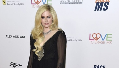 Avril Lavigne returns after near-death illness
