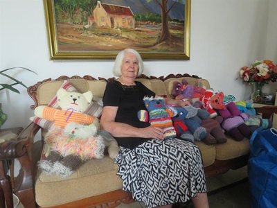 Tannie brei met oorgawe vir oud en jonk