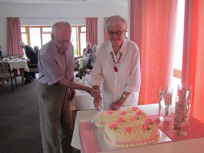 Scholls celebrate 70 years of marriage