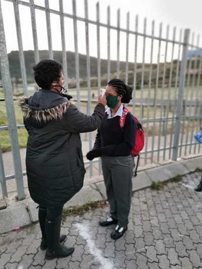 Leerders keer terug skool toe