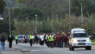 Polisie en kerke hou optog