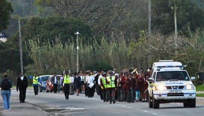 Polisie en kerke hou optog