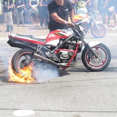 De Grootvoël-motorfietsbyeenkoms sprei vlerke vanjaar wyer