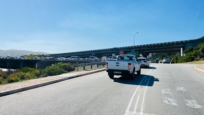 Glentana vegetation fire: motorists urged to be vigilant