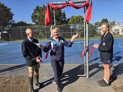 Hoekwil Primary nets a new netball court