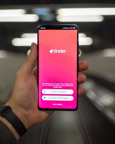 Online dating just got a bit safer – Tinder to introduce background checks