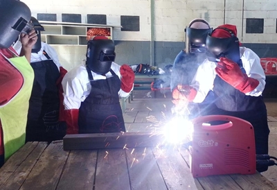 Clover Mama Afrika mamas learn to weld
