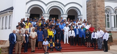 Uniformdiensgroepe verenig in gebed