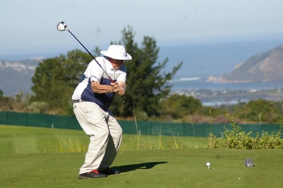 Golfers swing in aid of Famsa