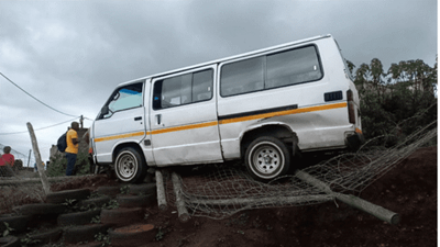 Taxi driver flees the scene after running over five children