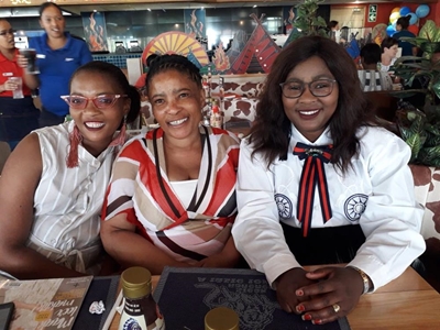 Bespreek nou vir Kersete vir Huishulpe