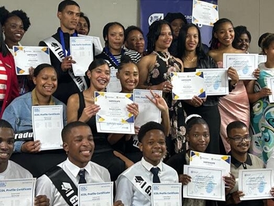 Sonskynvallei vier sy gegradueerdes