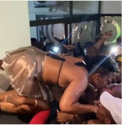 Zodwa kisses fans in packed venue flouting social distancing regulations