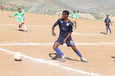 Footballer (17) dies