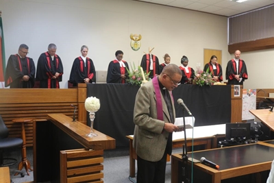 Gedenkdiens vir ontslape landdros