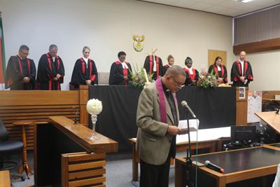 Gedenkdiens vir ontslape landdros