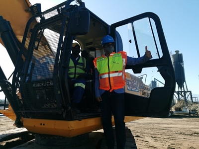 Minster commends Garden Route during housing road trip