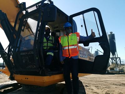 Minster commends Garden Route during housing road trip