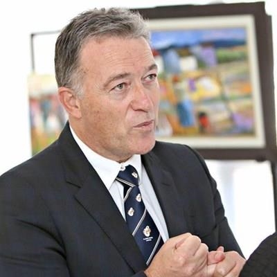 Dugmore sharpens his teeth for Bredell
