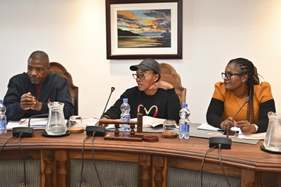 Deputy Minister keeps Knysna muni on its toes