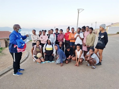 Donation made to netball club