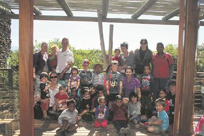 Speelgroep kuier in die veld