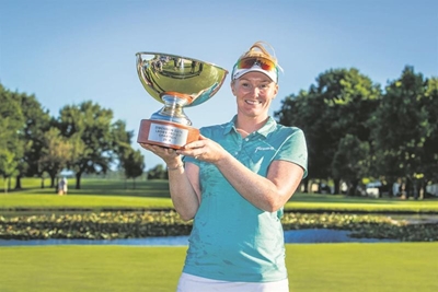 Kylie Henry wins at Fancourt