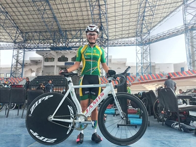 Local cyclist in gold scoring team