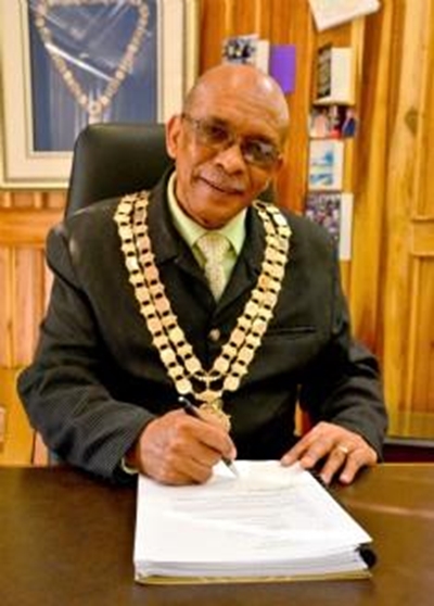 Skenk skryfbehoeftes vir kleintjies