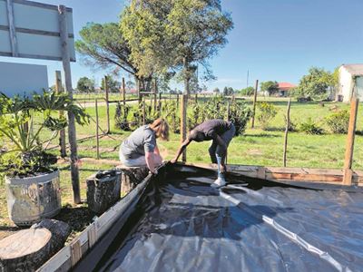 AfriForum Jeug bou sandput vir kleuterskool
