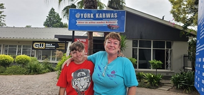Homeless mother and daughter find jobs