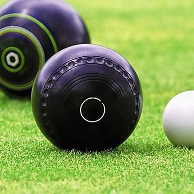 Rolbal-konings ding mee om die kroon