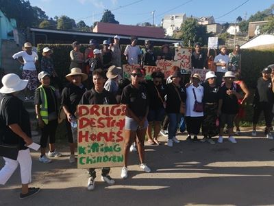 Peaceful anti-drug march in Hornlee