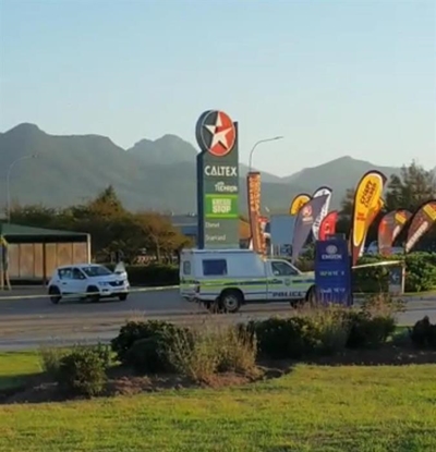 Guards robbed of firearms