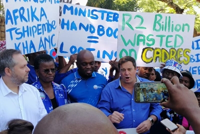 DA protests outside ministers’ houses, wants bill to cut their perks 