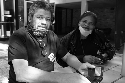 Verhoog wink ook vir hulle