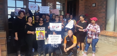 Vroue staan saam vir Michaela Booysen