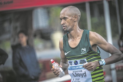 Langasem Lloyd, 'n marathon se baas