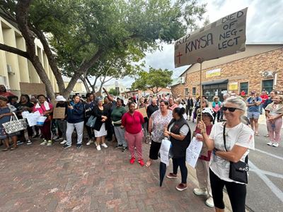 Knysna residents take a stand against poor service delivery
