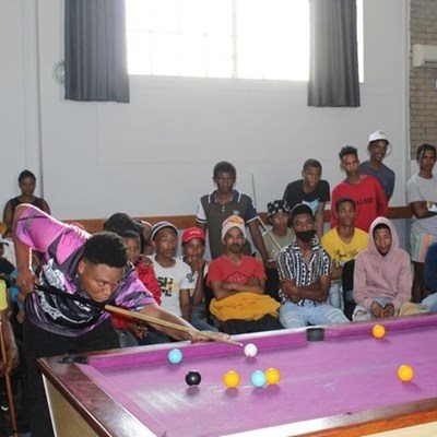 Albertinianers maak tafel skoon