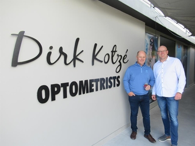 Dirk Kotzé vier opening van nuwe perseel