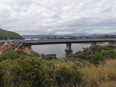Brug gesluit op die R102