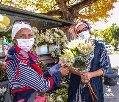 George se blomme-tannie is terug