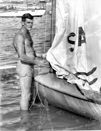 Knysna honours sailing legend