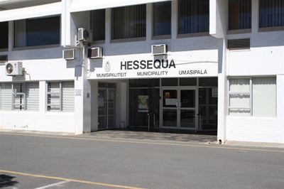 Meld klagtes só aan
