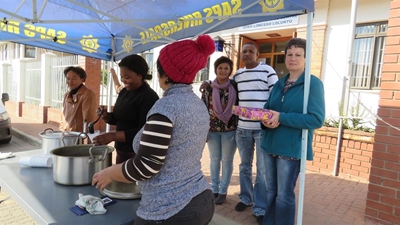 Sade en sop op Mandeladag