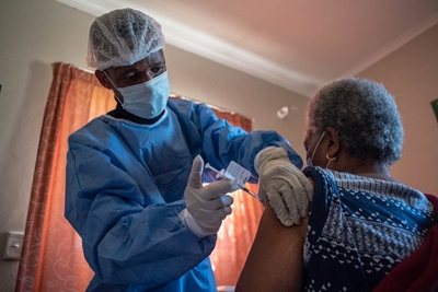 Border post vaccination sites to remain open until 15 January