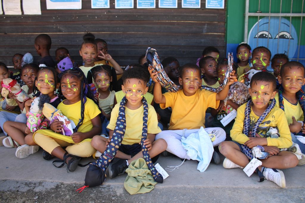 Kerspartytjie by Kekkel en Kraai-speelgroep verras kleuters met die fraaiste speelgoed