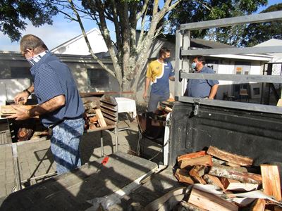 Tamaaibraai sorg vir glimlagte